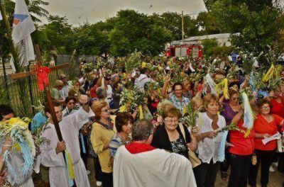 M�s de 500 fieles participaron de la Procesi�n y Misa de Ramos en San Fernando