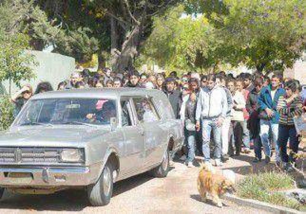 Inmenso dolor al despedir a Carla 