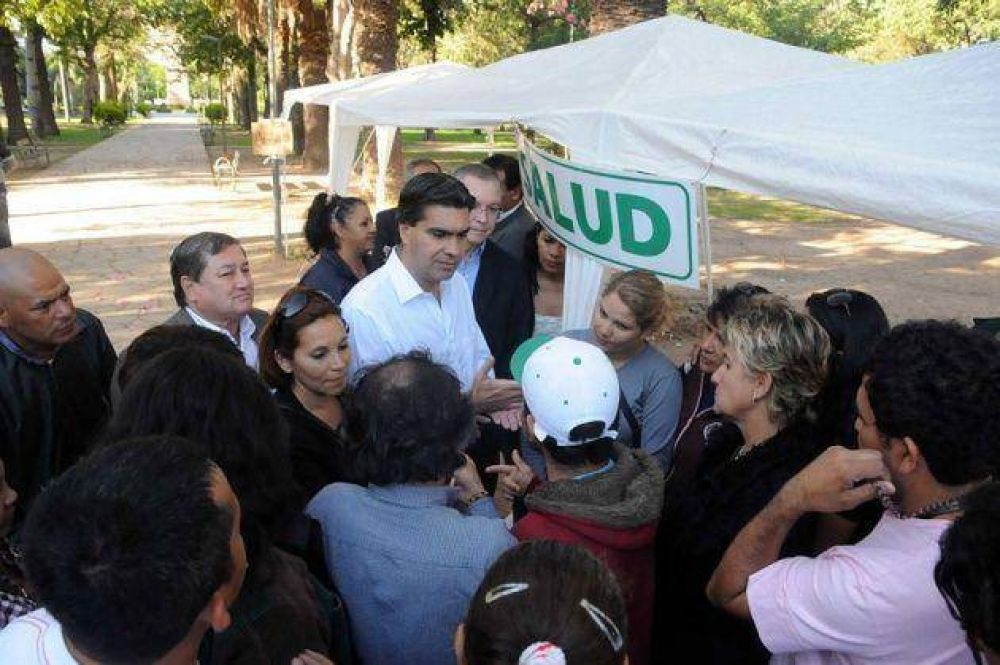 Capitanich se acerc� al acampe de UPCP y habl� con estatales