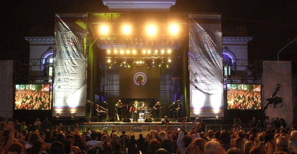 Vigilia por el 24 de marzo: emotivo recital de V�ctor Heredia