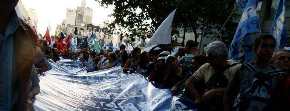 "Conmueve la presencia de j�venes en la marcha"