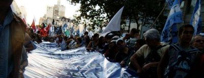 "Conmueve la presencia de j�venes en la marcha"