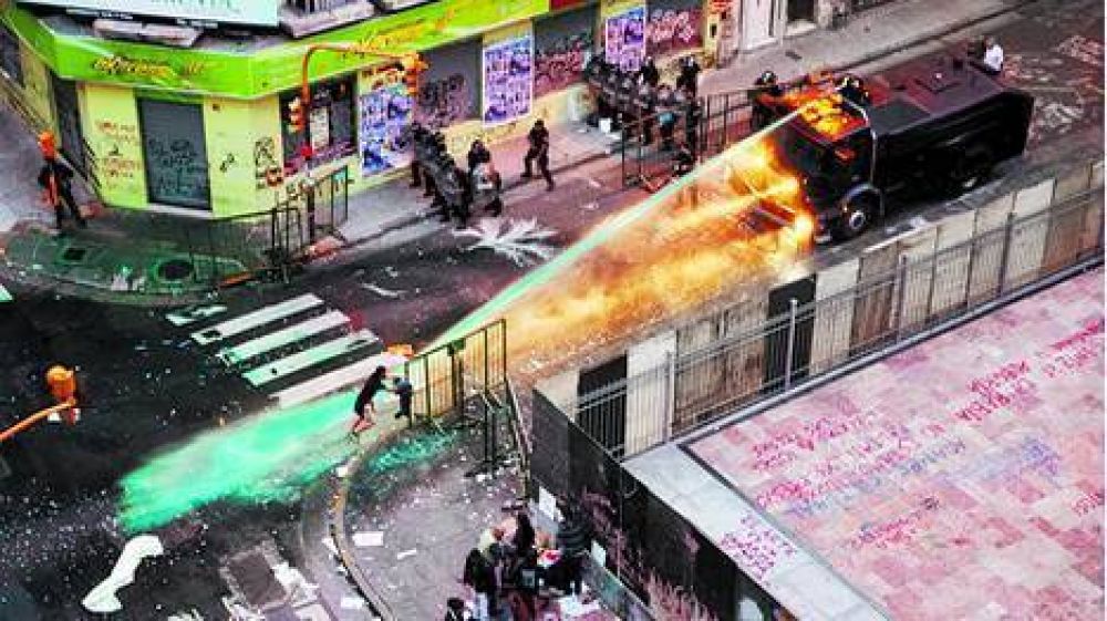 Centro cultural tomado: Al final, desalojaron la sala Alberdi despu�s de otra jornada de tensi�n