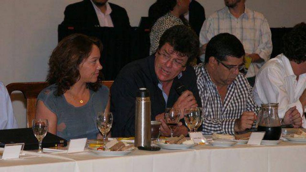 El PRO entrerriano se comprometi� abrirle el camino al Senado a De �ngeli	 