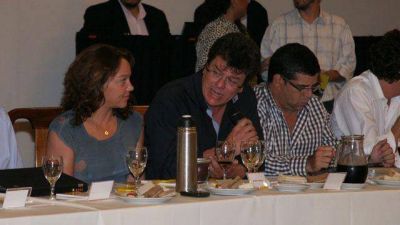 El PRO entrerriano se comprometi� abrirle el camino al Senado a De �ngeli	 
