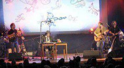 Lomas: Kevin Johansen brill� en el Festival de la Memoria