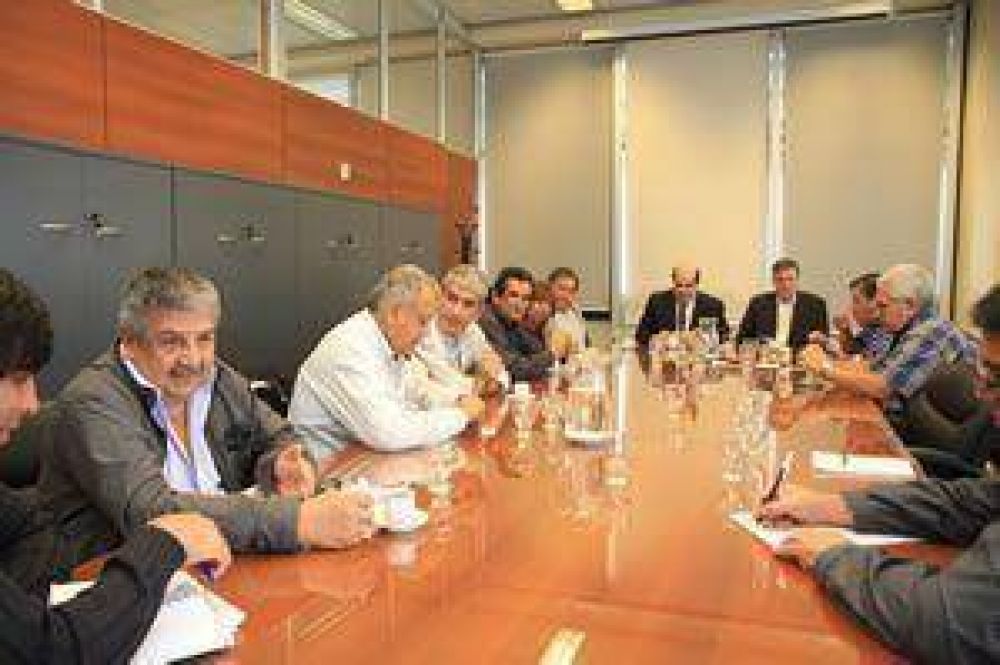 Aumento a estatales supone gasto anual de $870 millones	