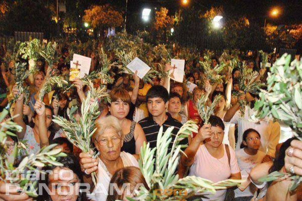 Los santiague�os colmar�n las iglesias para celebrar el Domingo de Ramos