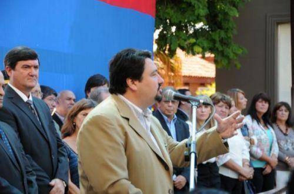 Closs: se retirar�n los s�mbolos de homenaje a ex funcionarios de cualquier gobierno de facto