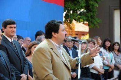 Closs: se retirar�n los s�mbolos de homenaje a ex funcionarios de cualquier gobierno de facto