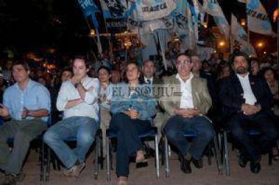 Con un emotivo acto, se record� el D�a de la Memoria