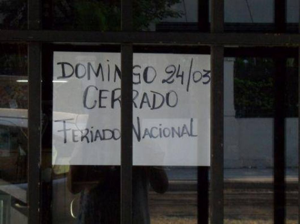 En supermercados se atendi� con normalidad en el feriado