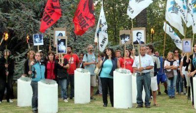 Con un acto en la Plaza, se record� ayer a los necochenses desaparecidos