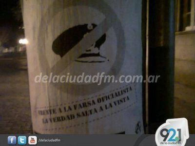Aparecieron carteles repudiando a la �ltima dictadura