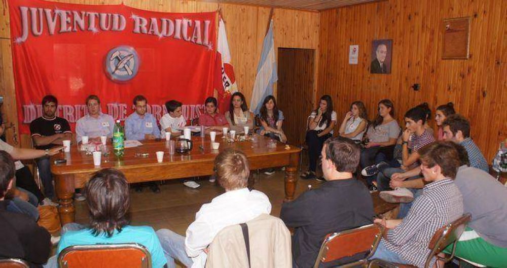 La Juventud Radical de la sexta secci�n se reuni� en Tornquist