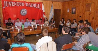 La Juventud Radical de la sexta secci�n se reuni� en Tornquist