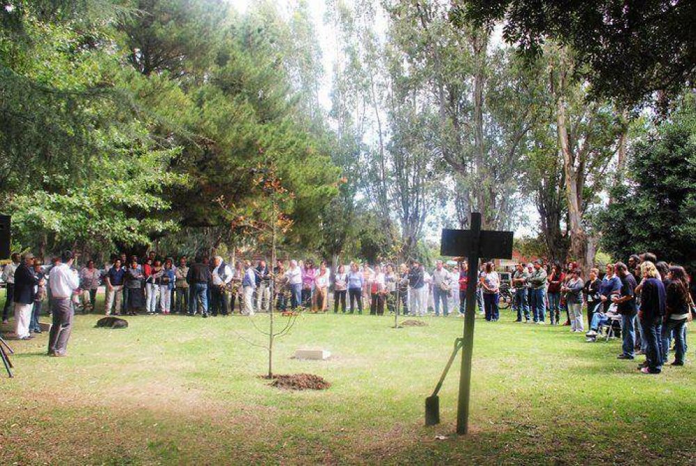 Inza particip� del homenaje que se realiz� a las madres de Azul que resistieron a la dictadura
