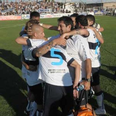 En un partido atrapante, el Lobo gan� en Paran� ante Patronato 3-2