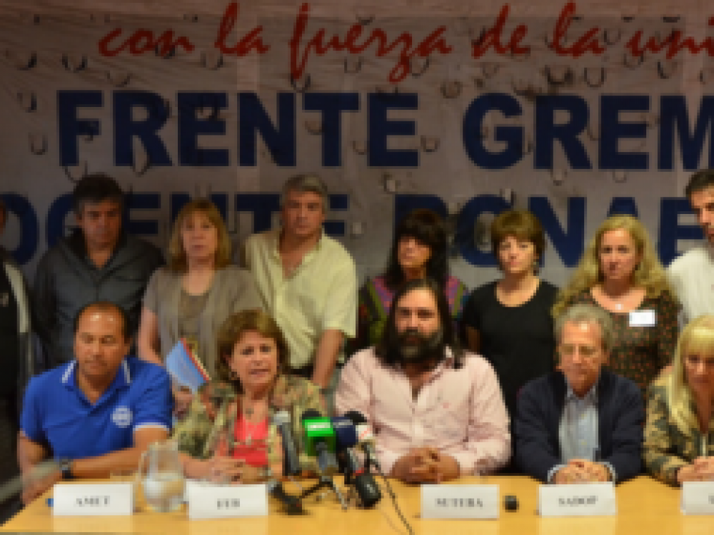 Paritarias 2013: Docentes bonaerenses definen si vuelven al paro