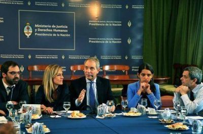 Alak: "Defender el dominio nacional del suelo argentino es custodiar nuestra soberan�a"