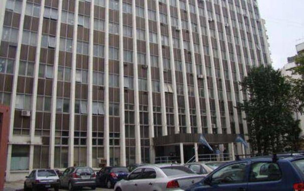 Se tir� del tercer piso de Tribunales para escaparse: lo detuvieron