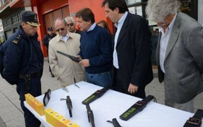 Adquieren 15 detectores de metales para operativos de seguridad y tr�nsito