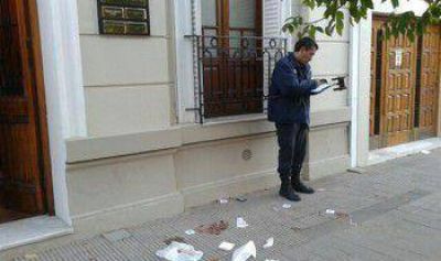 Dos personas fueron baleadas en un sangriento intento de robo