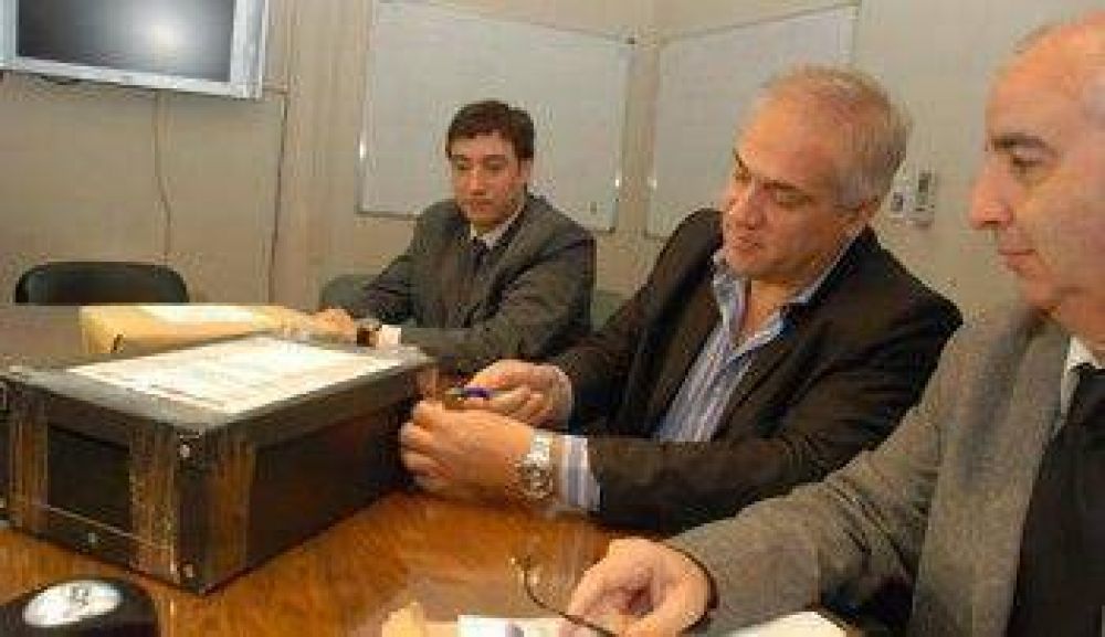 Dos firmas bahienses interesadas en la ampliaci�n de las c�maras de seguridad