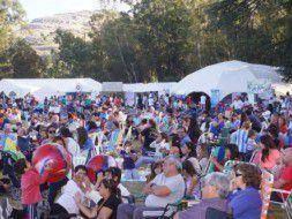 Tornquist celebr� la 2� Fiesta Provincial de la Vendimia con La Mancha de Rolando