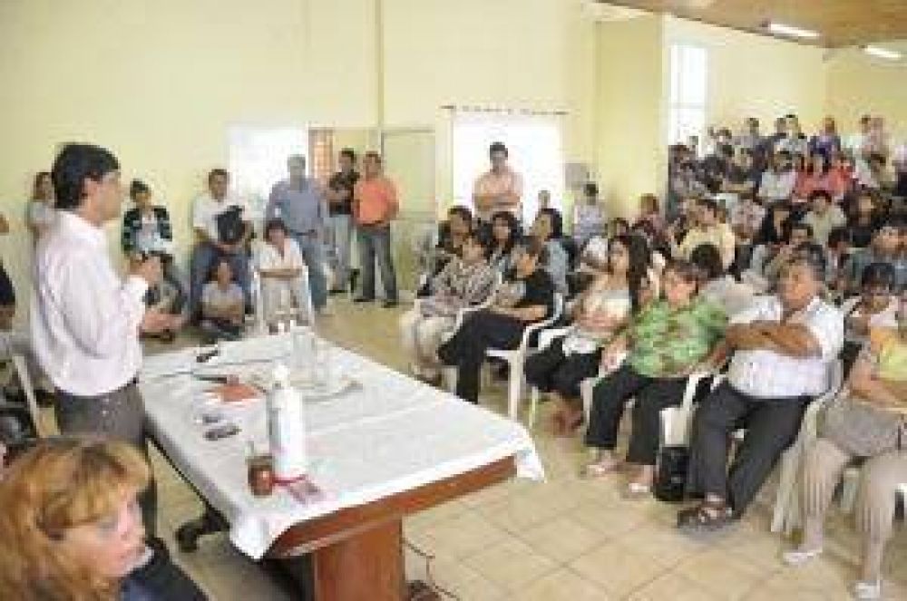"El Ejecutivo nos visita en la plaza, pero no me deja ingresar a Casa de Gobierno", dijo Niz