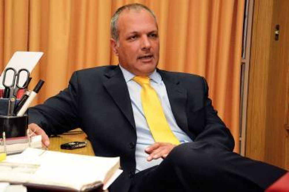 Buzzi: "Hay que discutir la redistribuci�n de los ingresos en el pa�s"
