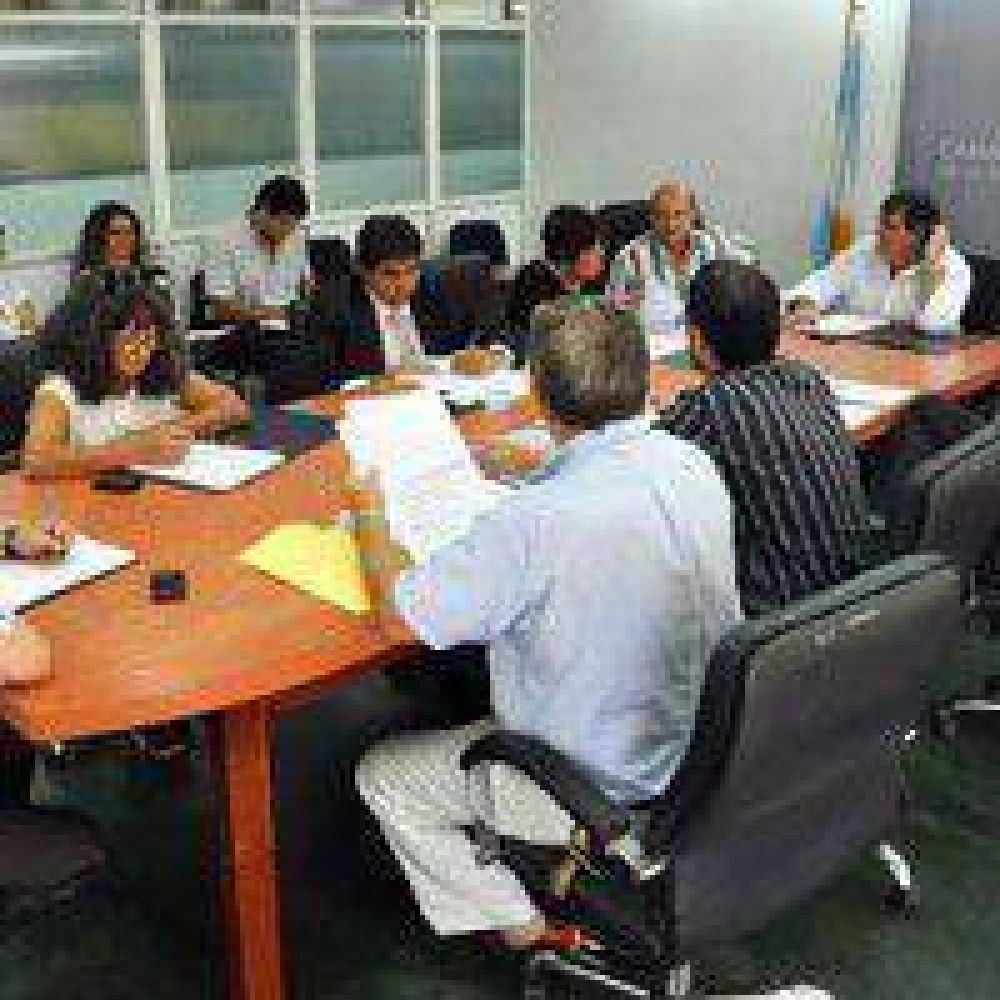 Analizan proyectos de Parlamento Infantil y Parlamento Joven