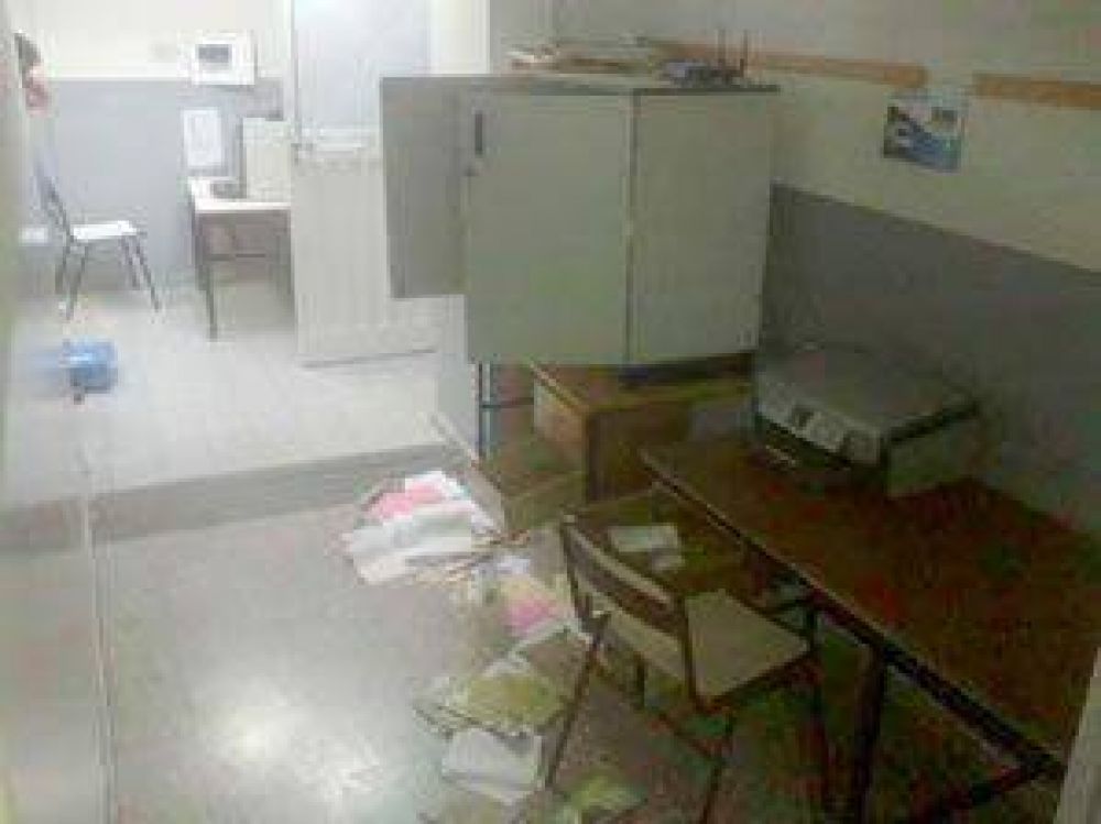 Instituto de Educaci�n Especial: entran y roban una computadora con datos de los alumnos