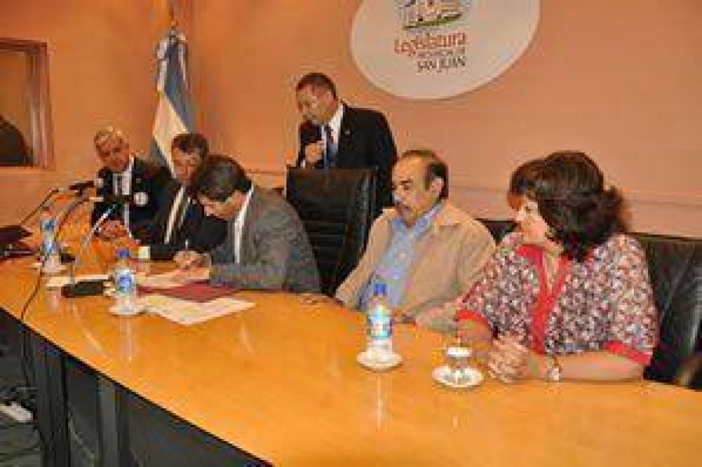 Legislatura y UNSJ unidas para fortalecer la democracia	