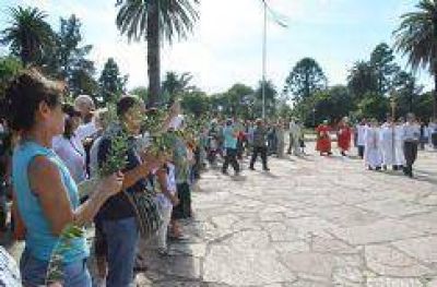�La cruz no est� re�ida con la alegr�a�, dijo monse�or Rovai