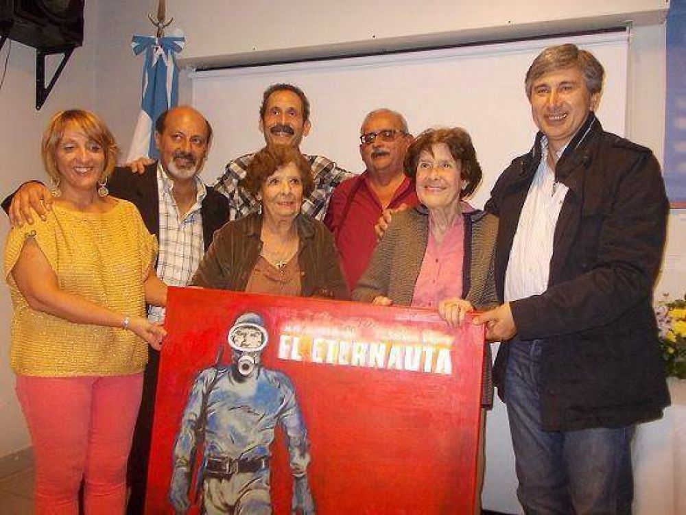 Homenajearon a Elsa Oesterheld y Delia Puiggr�s en Vicente L�pez