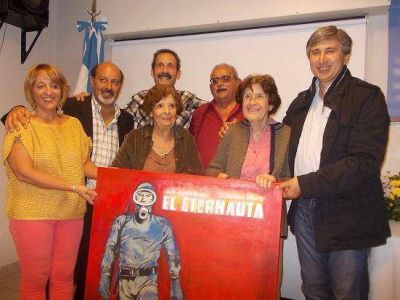 Homenajearon a Elsa Oesterheld y Delia Puiggr�s en Vicente L�pez