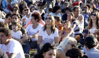 M�s de 5 mil personas asistieron al recital gratuito de Iv�n Noble