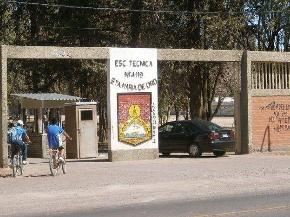 Alumnos de una escuela de Rivadavia fueron asaltados por un ex compa�ero que ingres� armado