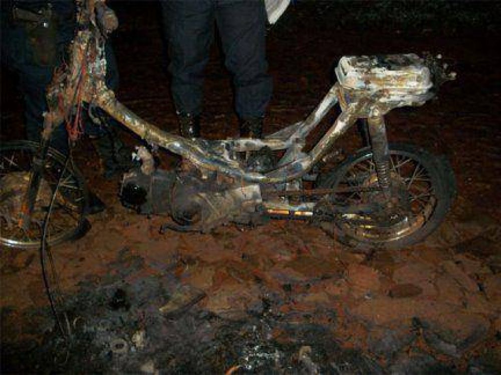 Recibi� una paliza y le quemaron la moto por golpear a su mujer e hija 