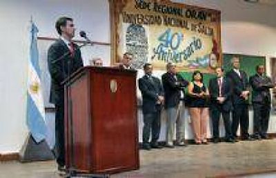  Juan Manuel Urtubey particip� en el acto aniversario de la Universidad Nacional Sede Or�n