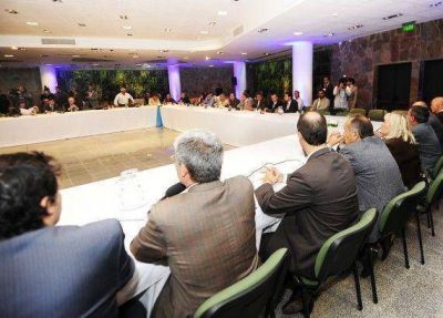 En un clima de consenso, el gobernador se reuni� con referentes de partidos pol�ticos provinciales