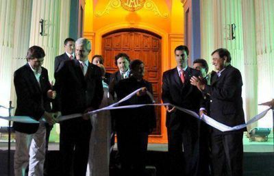 Urtubey inaugur� los trabajos de restauraci�n e iluminaci�n de la iglesia La Vi�a