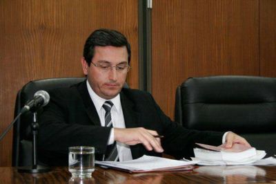 Niegan sobreseimiento a un hombre acusado de amenazar a su mujer