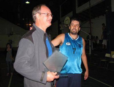 Reconocimiento a Sansimoni por mantener vivo el Basquet Local