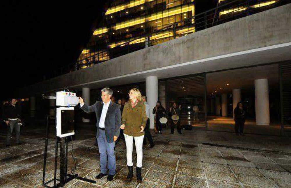 La Hora del Planeta: Los edificios p�blicos se adhirieron y apagaron las luces