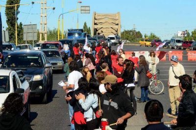 Demoras en los puentes por volanteada de ATEN