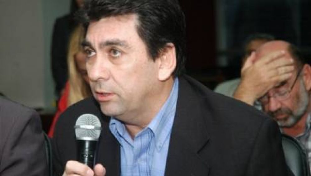 "Si tanto quieren la Ley de Seguridad, deber�an convocar a extraordinarias"
