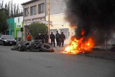 "Dirigentes nacionales intentaron sobornar a la conducci�n del SOEM para levantar el paro"