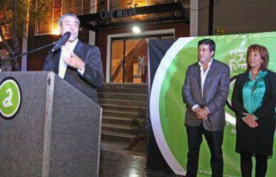 El intendente Ferraresi y Mariotto inauguraron el Cine Municipal de Wilde